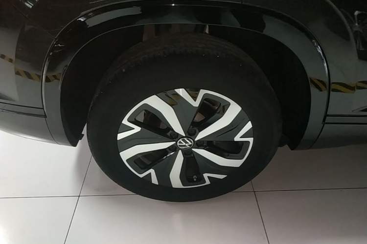Used Volkswagen Tayron GTE Plug-in Hybrid 2024 280TSI Luxury Plus Advanced Edition Right Rear Wheel Hub
