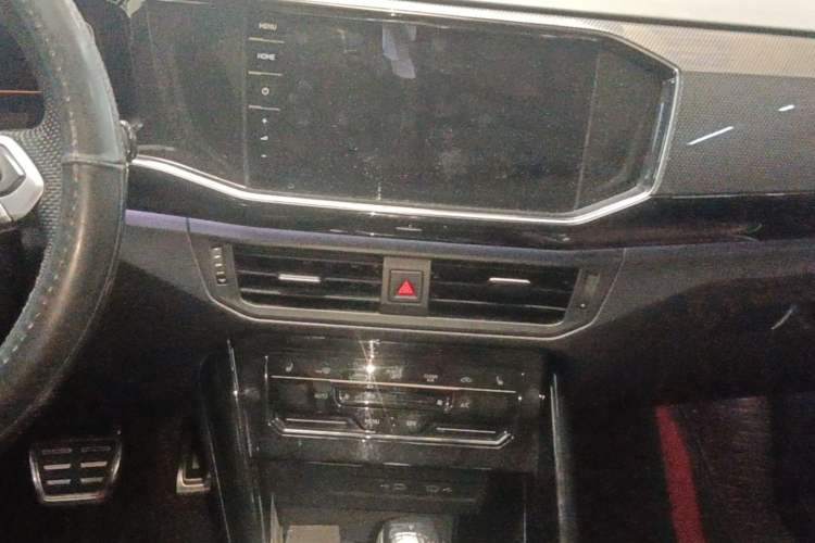 Used Volkswagen Tayron X 2020 330TSI Two-Wheel Drive Luxury Smart Connectivity Version Audio And AC Panel