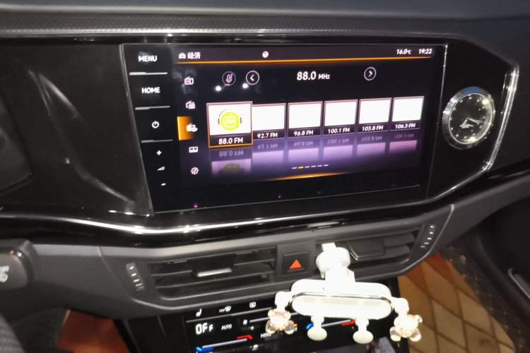 Used Volkswagen Tayron X 2020 330TSI Two-Wheel Drive Luxury Smart Connectivity Version Audio And AC Panel