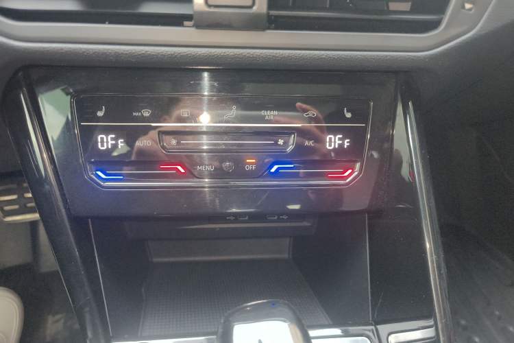 Used Volkswagen Tayron X 2020 330TSI Two-Wheel Drive Luxury Smart Connectivity Version Audio And AC Panel