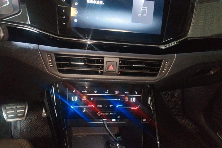Used Volkswagen Tayron X 2020 330TSI Two-Wheel Drive Luxury Smart Connectivity Version Audio And AC Panel