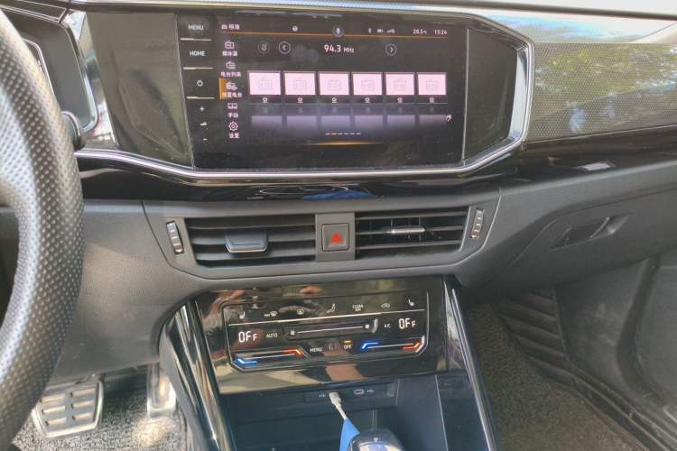 Used Volkswagen Tayron X 2020 330TSI Two-Wheel Drive Luxury Smart Connectivity Version Audio And AC Panel