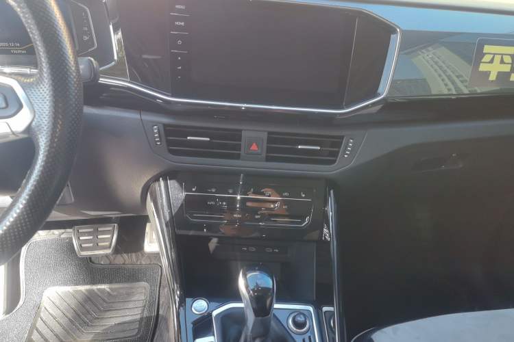 Used Volkswagen Tayron X 2020 330TSI Two-Wheel Drive Luxury Smart Connectivity Version Audio And AC Panel