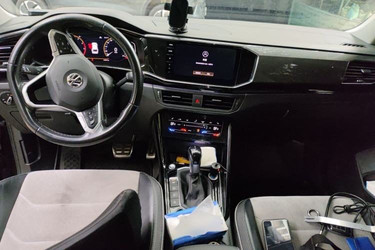 Used Volkswagen Tayron X 2020 330TSI Two-Wheel Drive Luxury Smart Connectivity Version Center Console