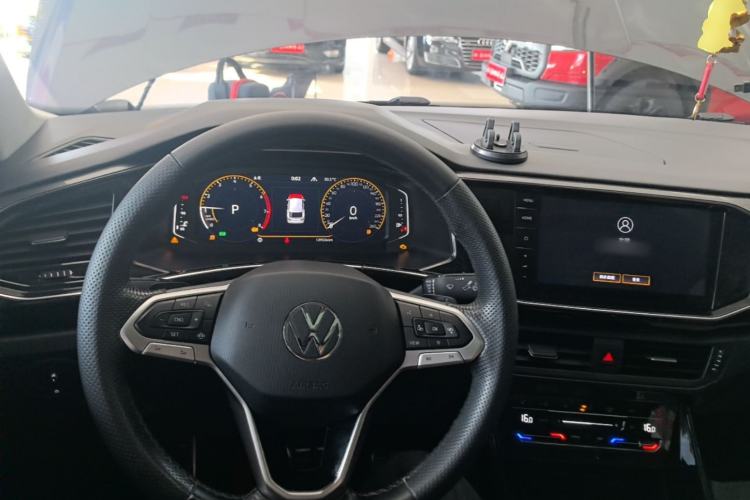 Used Volkswagen Tayron X 2020 330TSI Two-Wheel Drive Luxury Smart Connectivity Version Center Console