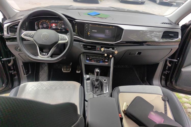 Used Volkswagen Tayron X 2020 330TSI Two-Wheel Drive Luxury Smart Connectivity Version Center Console