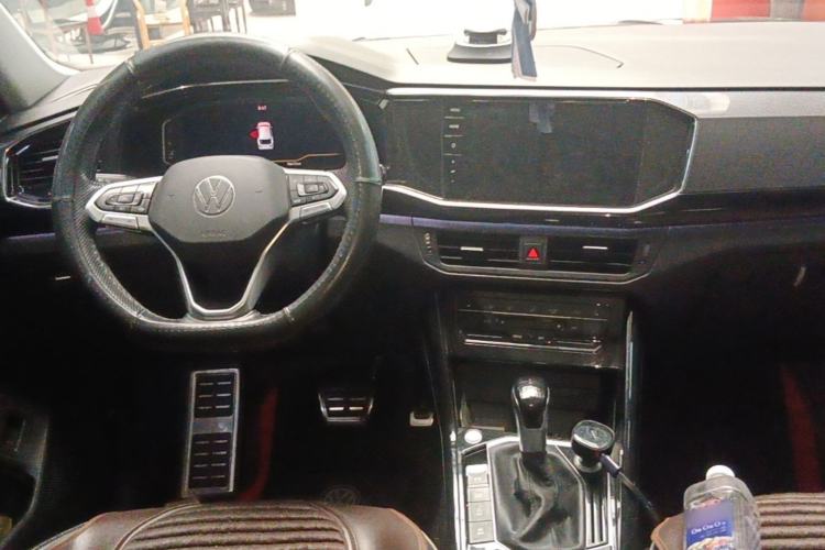 Used Volkswagen Tayron X 2020 330TSI Two-Wheel Drive Luxury Smart Connectivity Version Center Console