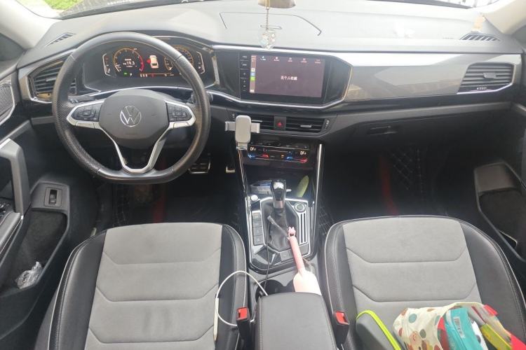 Used Volkswagen Tayron X 2020 330TSI Two-Wheel Drive Luxury Smart Connectivity Version Center Console