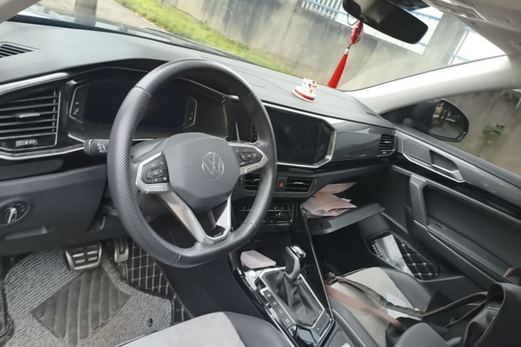 Used Volkswagen Tayron X 2020 330TSI Two-Wheel Drive Luxury Smart Connectivity Version Center Console