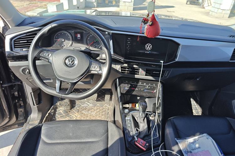 Used Volkswagen Tayron X 2020 330TSI Two-Wheel Drive Luxury Smart Connectivity Version Center Console