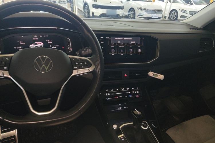 Used Volkswagen Tayron X 2020 330TSI Two-Wheel Drive Luxury Smart Connectivity Version Center Console