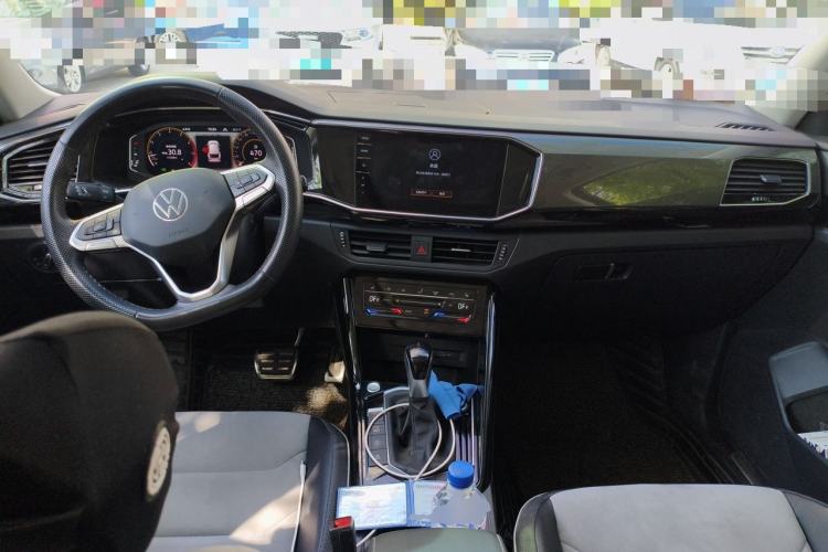 Used Volkswagen Tayron X 2020 330TSI Two-Wheel Drive Luxury Smart Connectivity Version Center Console