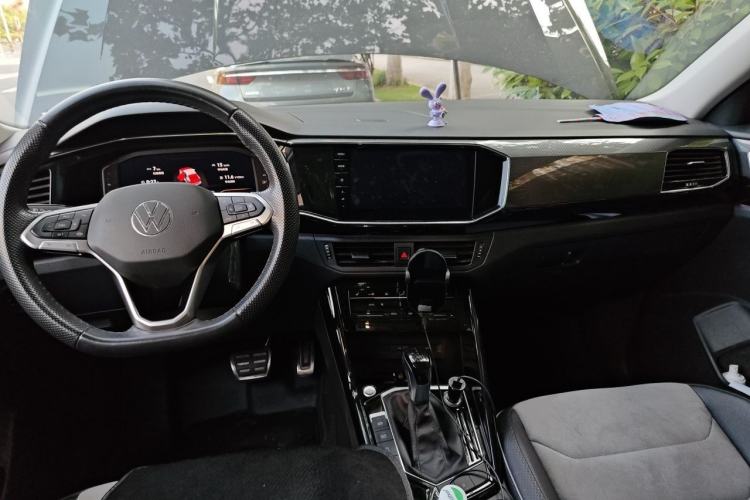 Used Volkswagen Tayron X 2020 330TSI Two-Wheel Drive Luxury Smart Connectivity Version Center Console