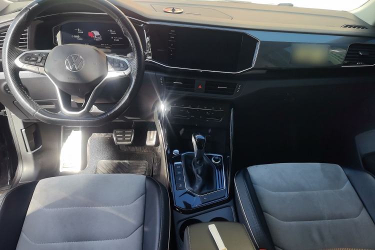 Used Volkswagen Tayron X 2020 330TSI Two-Wheel Drive Luxury Smart Connectivity Version Center Console