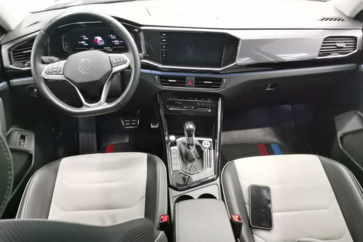 Used Volkswagen Tayron X 2020 330TSI Two-Wheel Drive Luxury Smart Connectivity Version Center Console