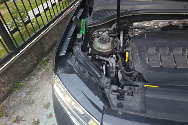 Used Volkswagen Tayron X 2020 330TSI Two-Wheel Drive Luxury Smart Connectivity Version Engine Bay Right