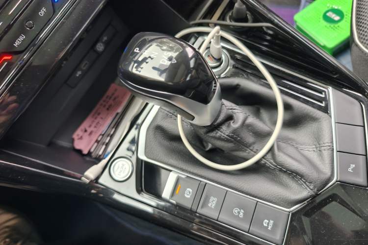 Used Volkswagen Tayron X 2020 330TSI Two-Wheel Drive Luxury Smart Connectivity Version Gear Lever
