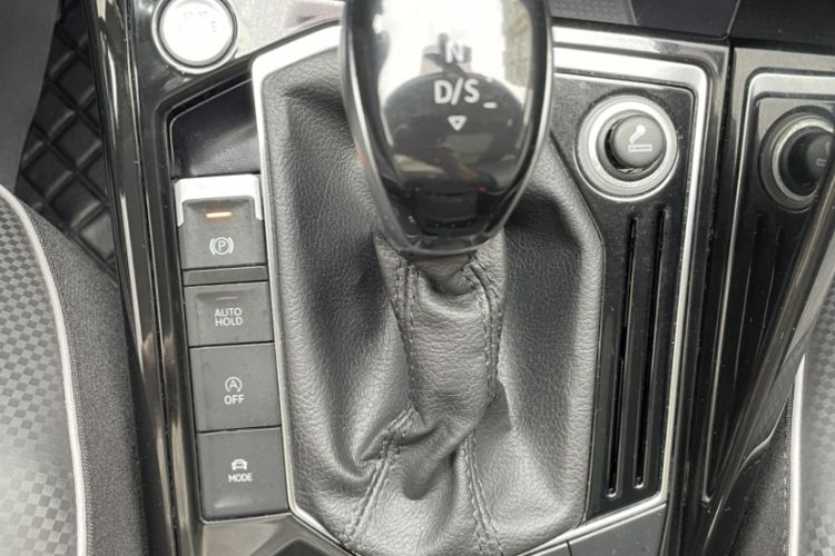 Used Volkswagen Tayron X 2020 330TSI Two-Wheel Drive Luxury Smart Connectivity Version Gear Lever