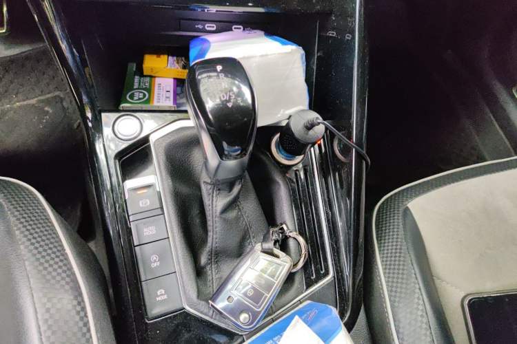 Used Volkswagen Tayron X 2020 330TSI Two-Wheel Drive Luxury Smart Connectivity Version Gear Lever