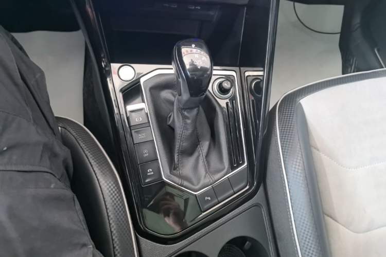 Used Volkswagen Tayron X 2020 330TSI Two-Wheel Drive Luxury Smart Connectivity Version Gear Lever