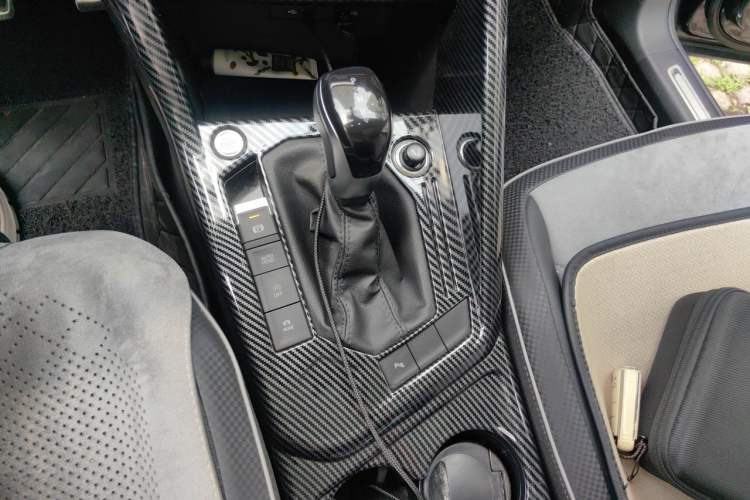 Used Volkswagen Tayron X 2020 330TSI Two-Wheel Drive Luxury Smart Connectivity Version Gear Lever