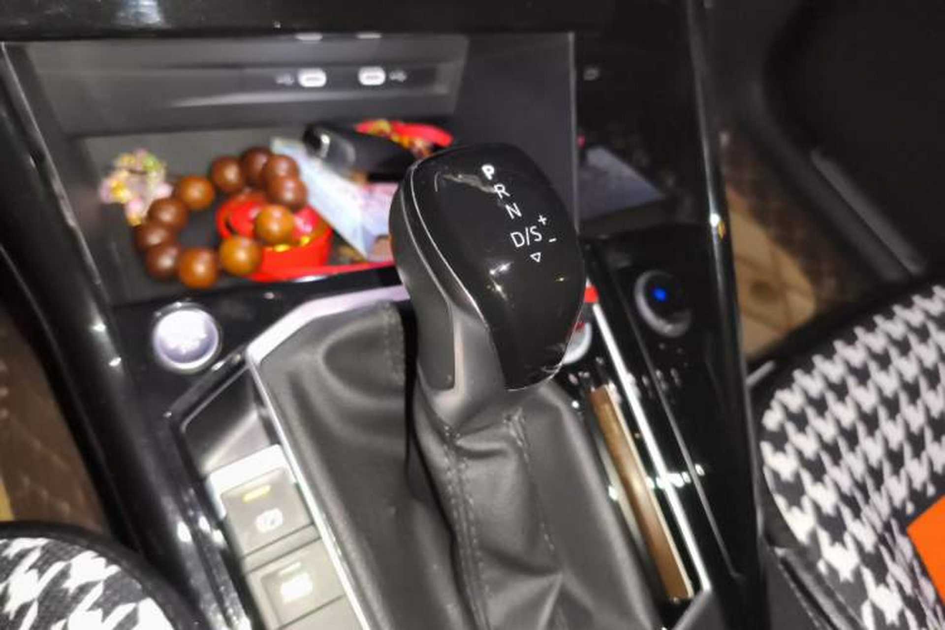 Used Volkswagen Tayron X 2020 330TSI Two-Wheel Drive Luxury Smart Connectivity Version Gear Lever