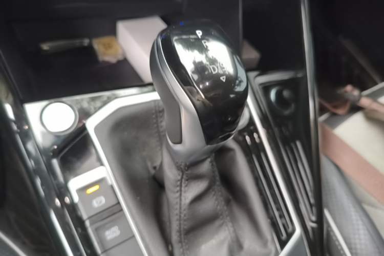 Used Volkswagen Tayron X 2020 330TSI Two-Wheel Drive Luxury Smart Connectivity Version Gear Lever