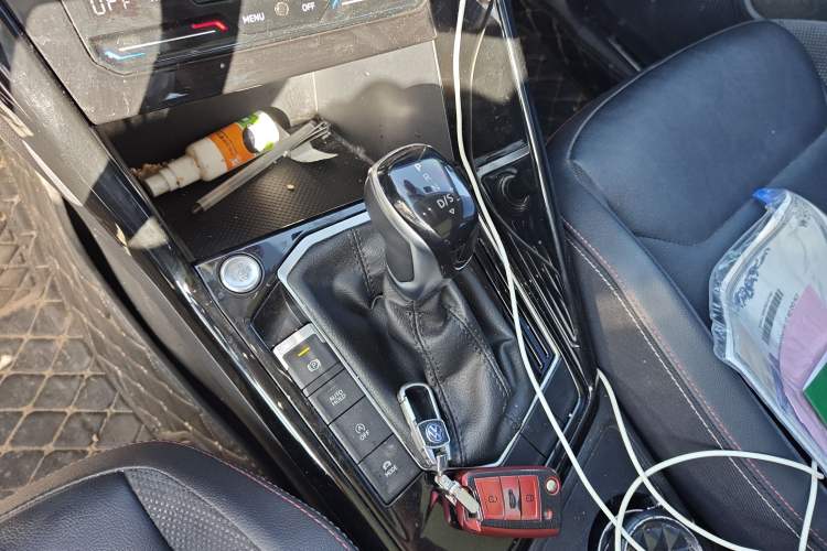 Used Volkswagen Tayron X 2020 330TSI Two-Wheel Drive Luxury Smart Connectivity Version Gear Lever