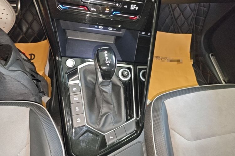 Used Volkswagen Tayron X 2020 330TSI Two-Wheel Drive Luxury Smart Connectivity Version Gear Lever