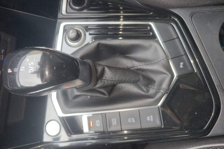 Used Volkswagen Tayron X 2020 330TSI Two-Wheel Drive Luxury Smart Connectivity Version Gear Lever