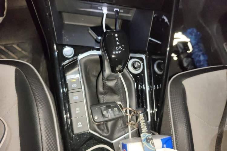 Used Volkswagen Tayron X 2020 330TSI Two-Wheel Drive Luxury Smart Connectivity Version Gear Lever