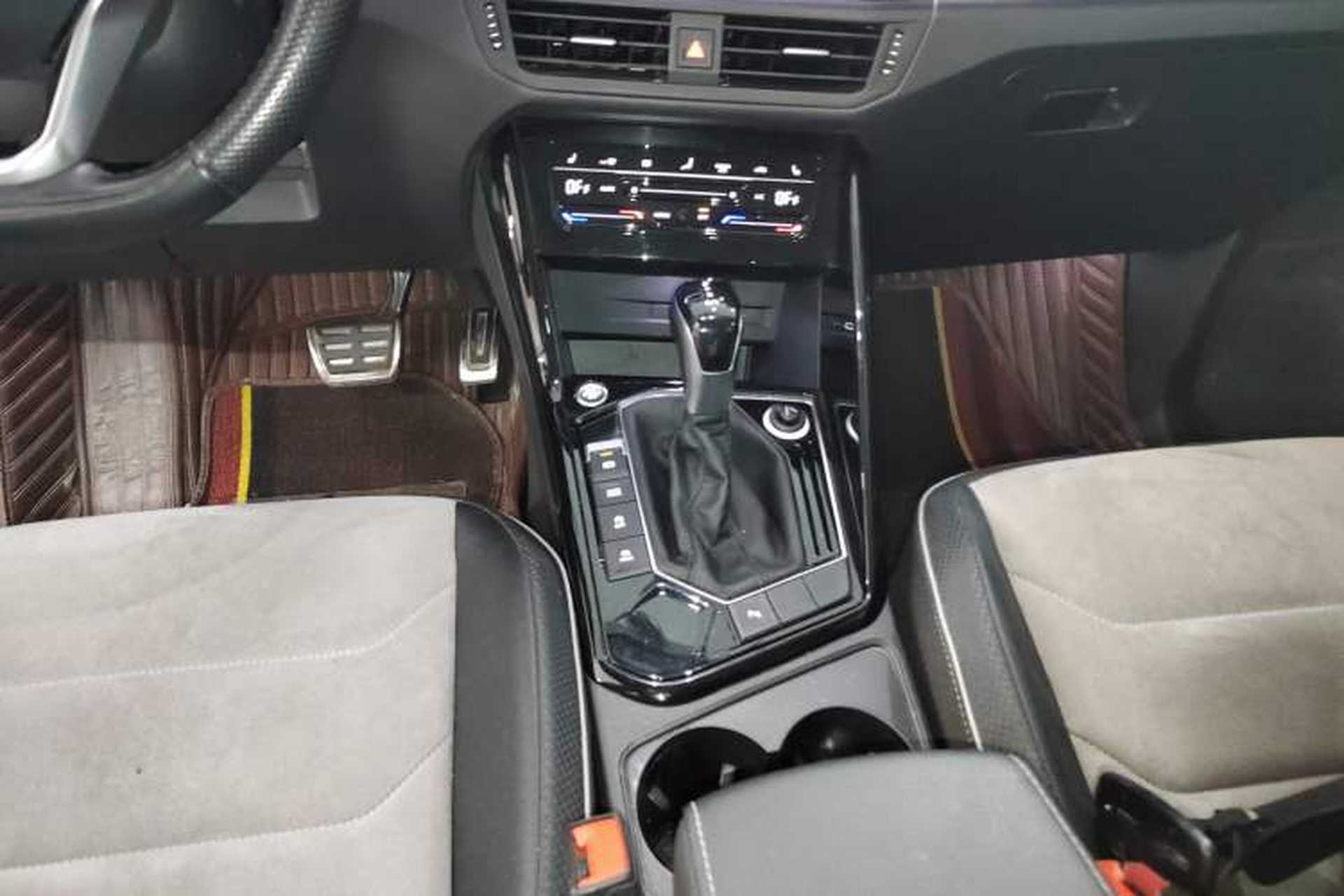 Used Volkswagen Tayron X 2020 330TSI Two-Wheel Drive Luxury Smart Connectivity Version Gear Lever