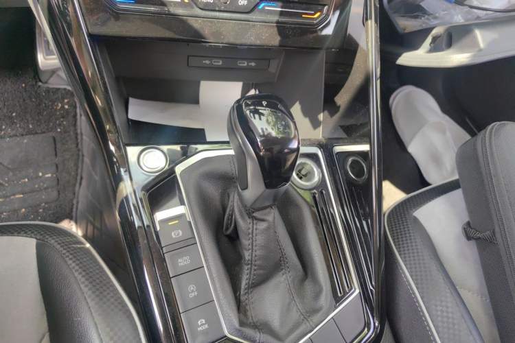 Used Volkswagen Tayron X 2020 330TSI Two-Wheel Drive Luxury Smart Connectivity Version Gear Lever