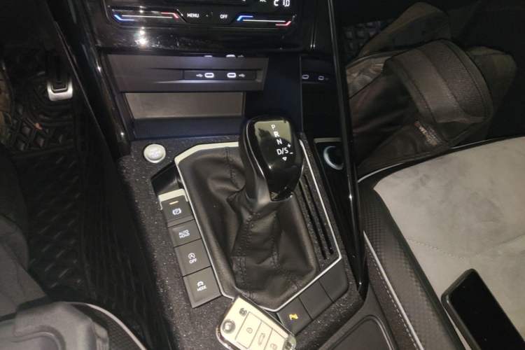 Used Volkswagen Tayron X 2020 330TSI Two-Wheel Drive Luxury Smart Connectivity Version Gear Lever