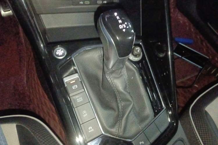 Used Volkswagen Tayron X 2020 330TSI Two-Wheel Drive Luxury Smart Connectivity Version Gear Lever