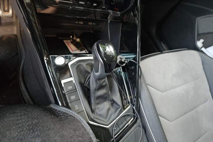 Used Volkswagen Tayron X 2020 330TSI Two-Wheel Drive Luxury Smart Connectivity Version Gear Lever