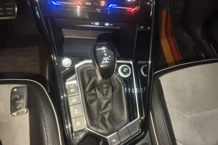 Used Volkswagen Tayron X 2020 330TSI Two-Wheel Drive Luxury Smart Connectivity Version Gear Lever