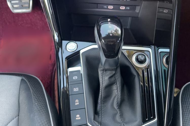Used Volkswagen Tayron X 2020 330TSI Two-Wheel Drive Luxury Smart Connectivity Version Gear Lever