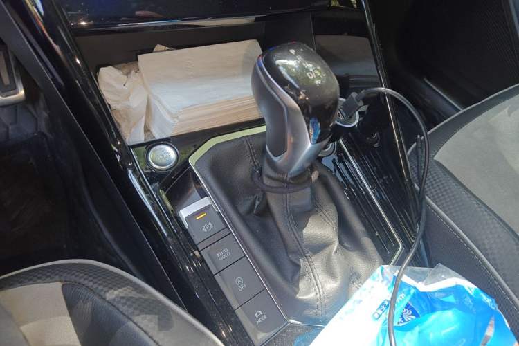 Used Volkswagen Tayron X 2020 330TSI Two-Wheel Drive Luxury Smart Connectivity Version Gear Lever