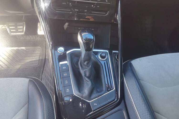 Used Volkswagen Tayron X 2020 330TSI Two-Wheel Drive Luxury Smart Connectivity Version Gear Lever