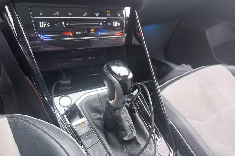 Used Volkswagen Tayron X 2020 330TSI Two-Wheel Drive Luxury Smart Connectivity Version Gear Lever