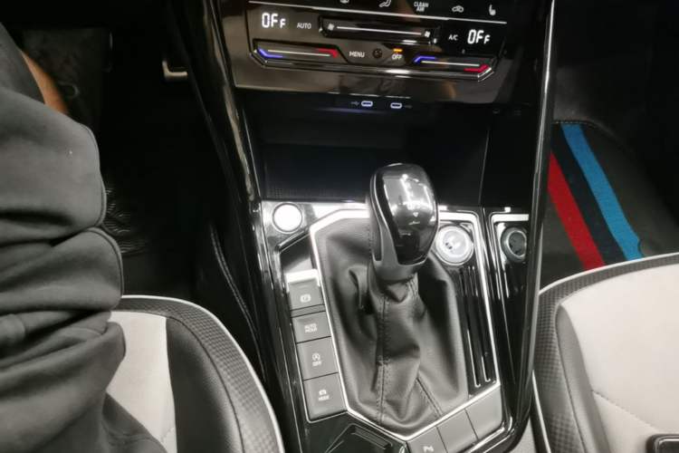 Used Volkswagen Tayron X 2020 330TSI Two-Wheel Drive Luxury Smart Connectivity Version Gear Lever