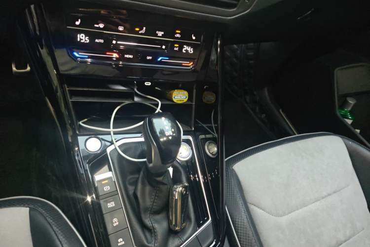 Used Volkswagen Tayron X 2020 330TSI Two-Wheel Drive Luxury Smart Connectivity Version Gear Lever