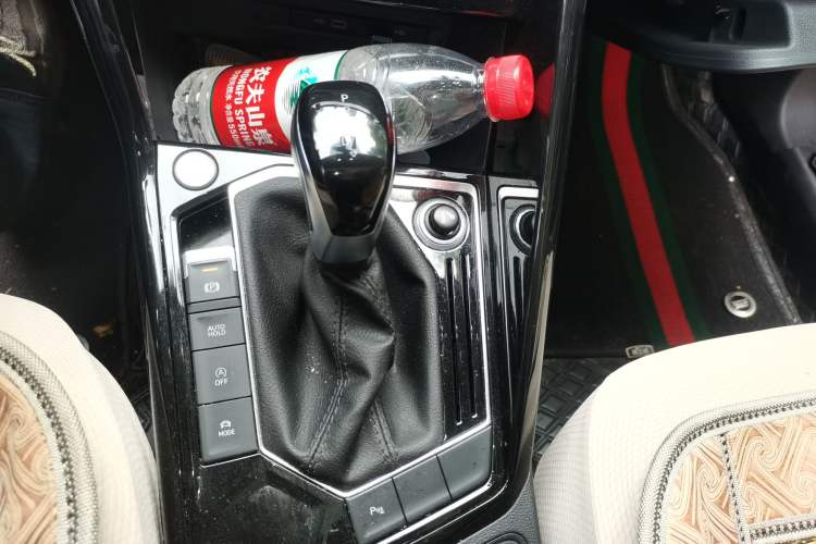 Used Volkswagen Tayron X 2020 330TSI Two-Wheel Drive Luxury Smart Connectivity Version Gear Lever