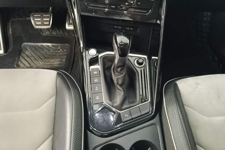 Used Volkswagen Tayron X 2020 330TSI Two-Wheel Drive Luxury Smart Connectivity Version Gear Lever