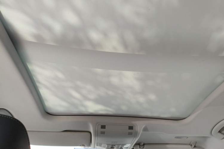Used Volkswagen Tayron X 2020 330TSI Two-Wheel Drive Luxury Smart Connectivity Version Headliner