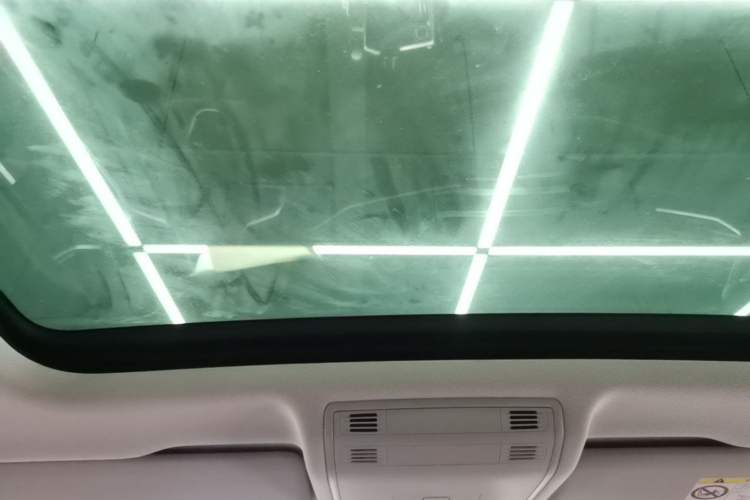 Used Volkswagen Tayron X 2020 330TSI Two-Wheel Drive Luxury Smart Connectivity Version Headliner