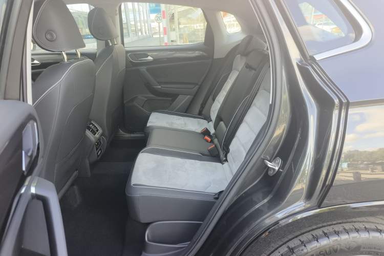 Used Volkswagen Tayron X 2020 330TSI Two-Wheel Drive Luxury Smart Connectivity Version Interior 1
