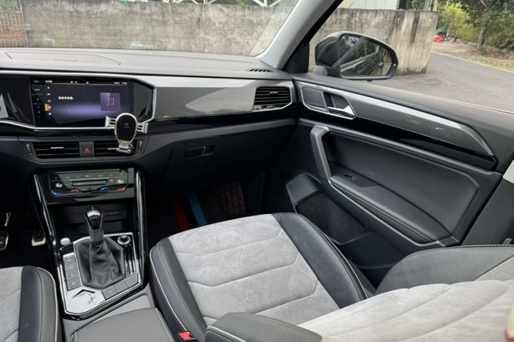 Used Volkswagen Tayron X 2020 330TSI Two-Wheel Drive Luxury Smart Connectivity Version Interior 12