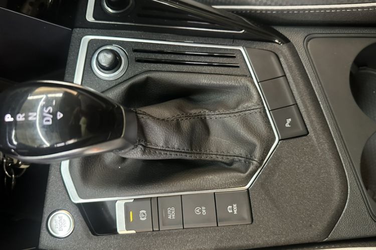 Used Volkswagen Tayron X 2020 330TSI Two-Wheel Drive Luxury Smart Connectivity Version Interior 4
